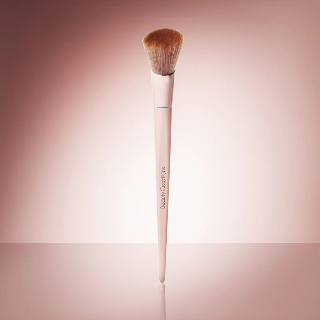 BEAUTY CREATIONS: PRETTY PRESSED PRECISION POWDER BRUSH